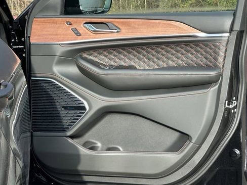 New 2025 Jeep Grand Cherokee Summit image 18