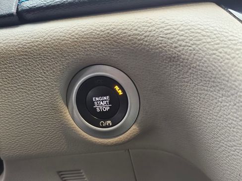 Used 2021 Chrysler Pacifica Touring-L image 37