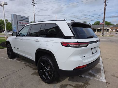 Certified 2024 Jeep Grand Cherokee Altitude AWD/4WD image 8