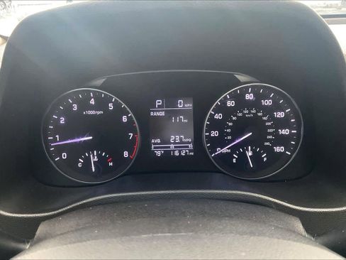 Used 2017 Hyundai Elantra SE FWD image 26