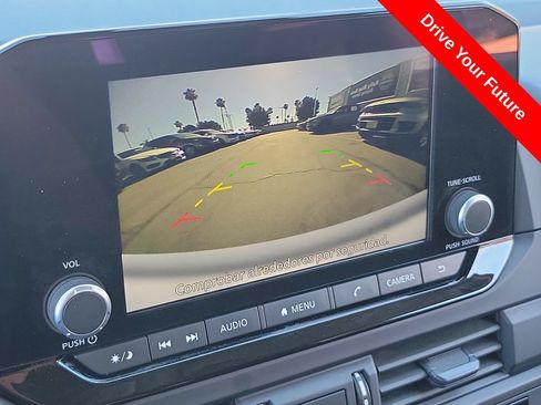 Used 2025 Nissan Pathfinder S FWD image 11
