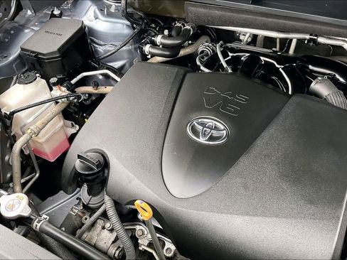 Used 2021 Toyota Highlander XLE image 32