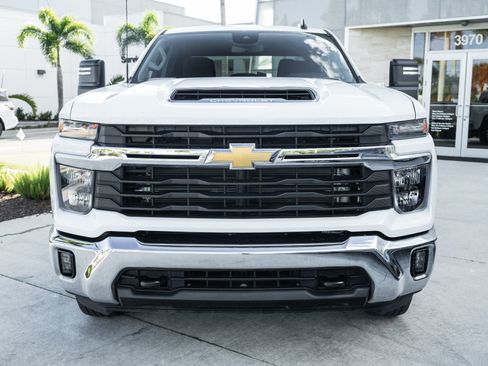 Used 2025 Chevrolet Silverado 2500 LT w/ Convenience Package image 3