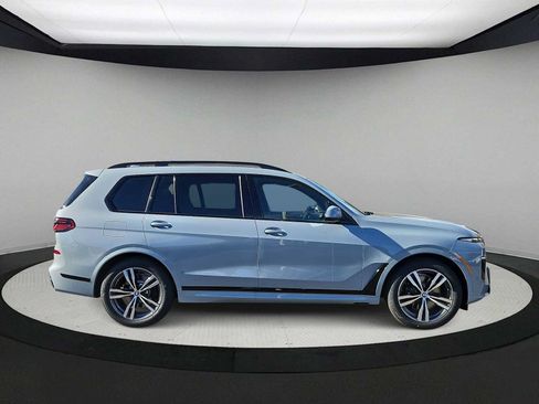 Used 2026 BMW X7 xDrive40i w/ M Sport Package AWD/4WD image 9
