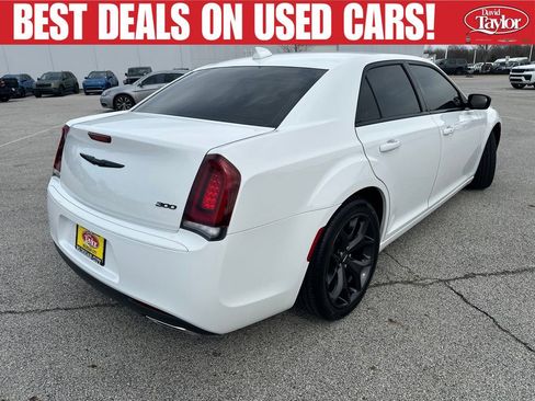 Used 2021 Chrysler 300 Touring w/ Sport Appearance Package RWD image 3