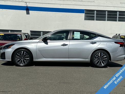 Used 2024 Nissan Altima 2.5 SV FWD image 8