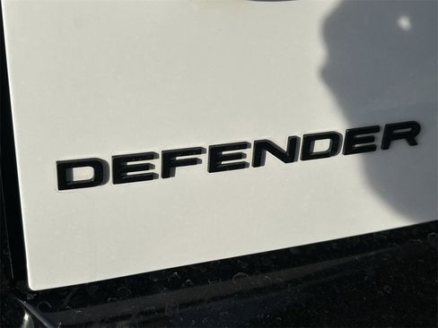 Used 2024 Land Rover Defender 130 X-Dynamic SE image 13