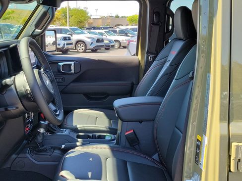 New 2026 Jeep Wrangler Unlimited Rubicon AWD/4WD image 17