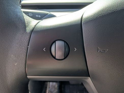 Used 2023 Tesla Model Y Long Range AWD/4WD image 18