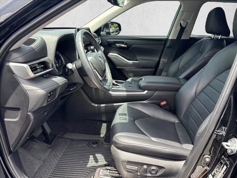 Used 2023 Toyota Highlander XLE FWD image 10