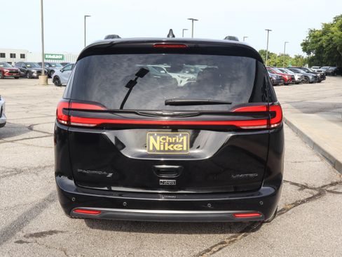 Used 2025 Chrysler Pacifica Limited FWD image 5