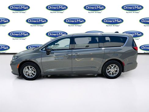 Used 2025 Chrysler Pacifica Select FWD image 4