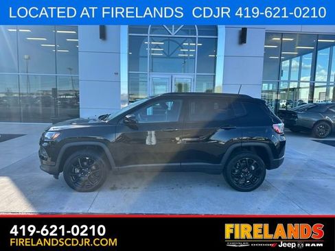 Used 2022 Jeep Compass Latitude AWD/4WD image 3