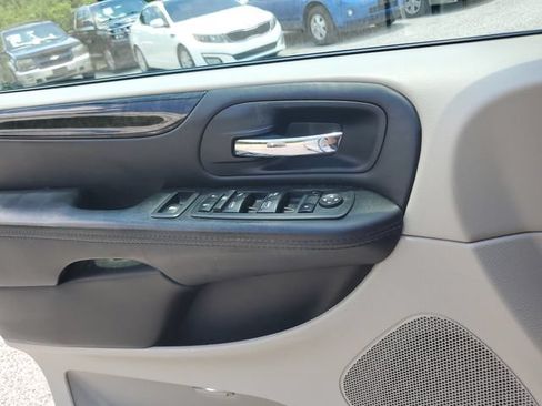 Used 2016 Dodge Grand Caravan SXT FWD image 20