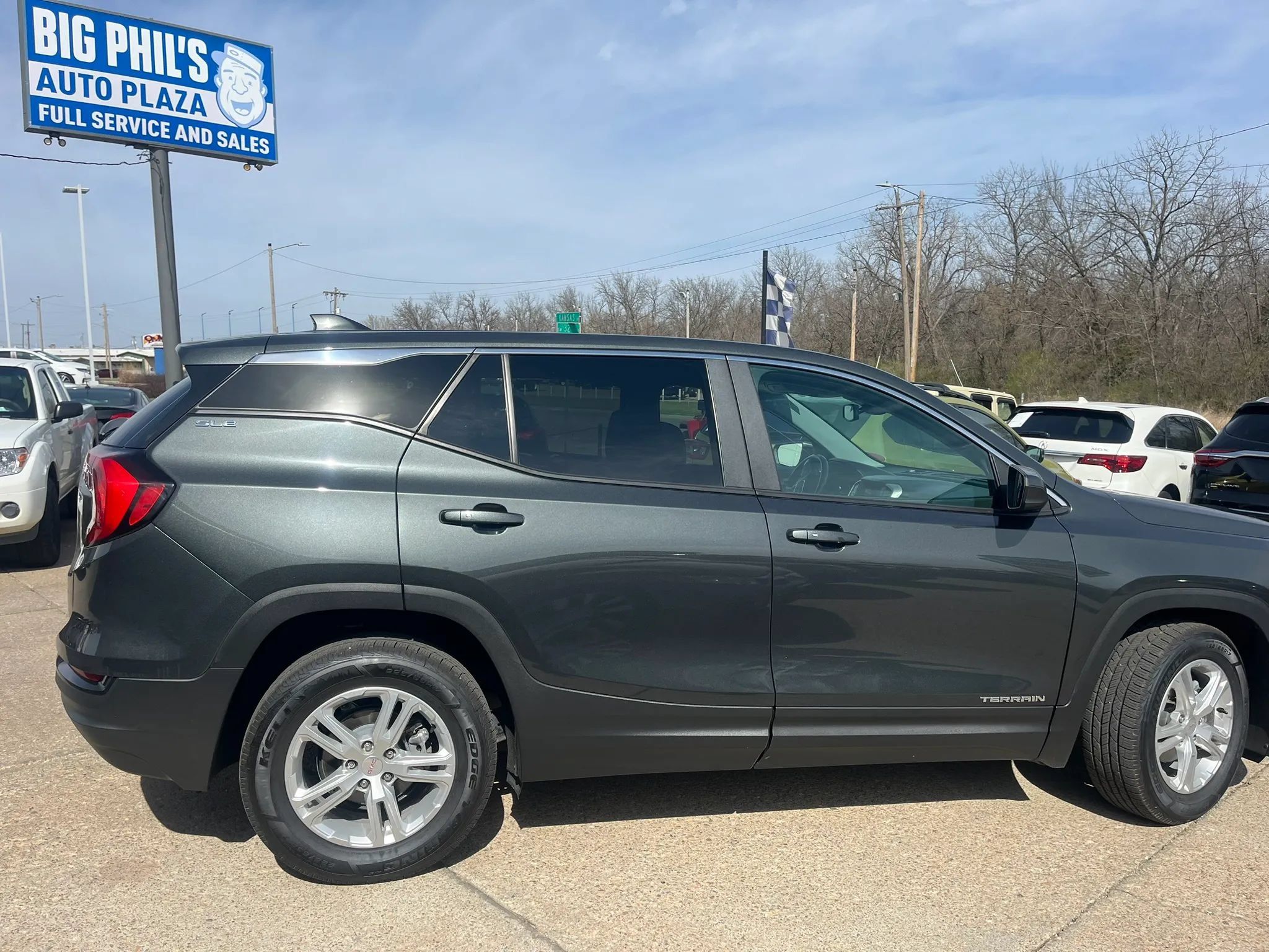 Used 2021 GMC Terrain SLE FWD image 4