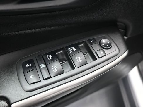 Used 2019 Jeep Cherokee Latitude w/ Popular Appearance Group AWD/4WD image 13