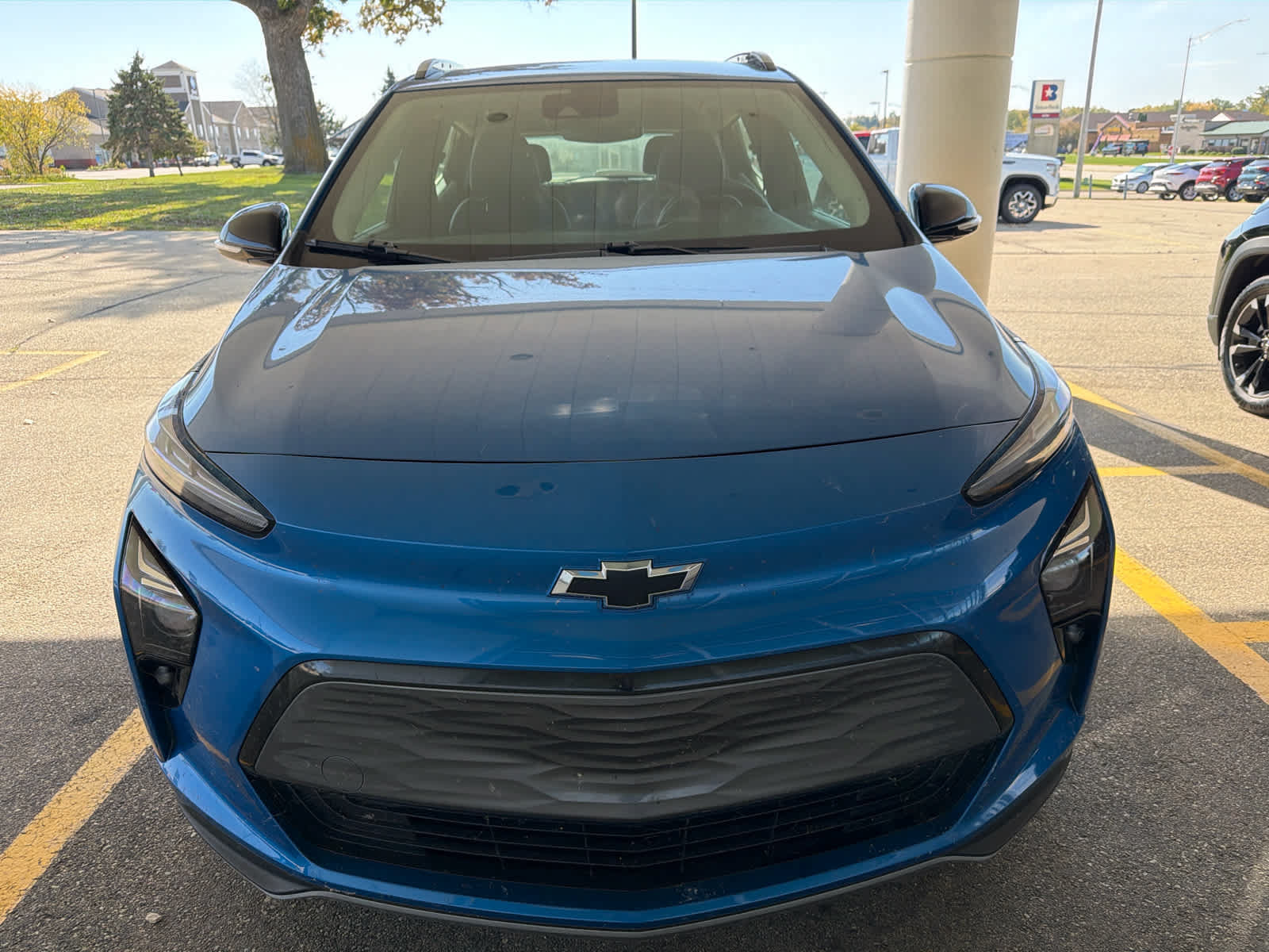 Used 2022 Chevrolet Bolt EUV LT w/ Convenience Package FWD image 2