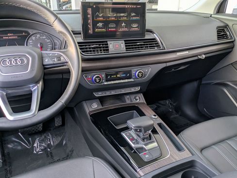 Used 2023 Audi Q5 2.0T Premium w/ Convenience Package AWD/4WD image 9