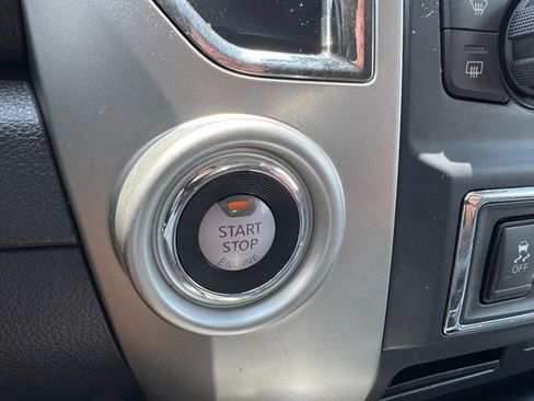 Used 2020 Nissan Titan SV w/ SV Convenience Package RWD image 23
