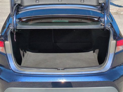 Used 2021 Toyota Corolla LE image 15