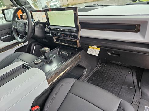Used 2024 GMC Hummer EV 3X w/ Extreme Off-Road Package image 11