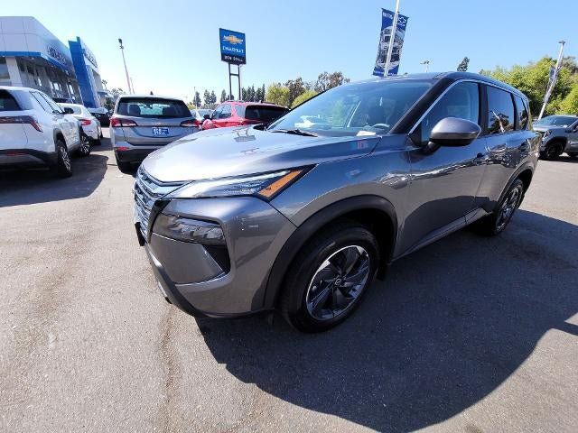 Used 2026 Nissan Rogue SV FWD image 4