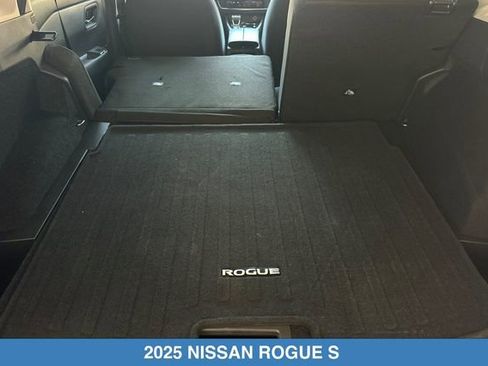 Used 2025 Nissan Rogue S FWD image 17
