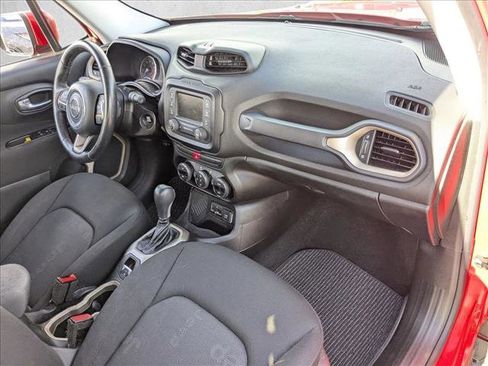 Used 2015 Jeep Renegade Latitude w/ Popular Equipment Group image 18