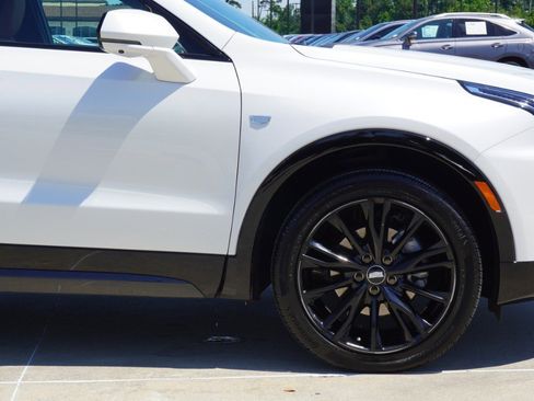 Used 2025 Cadillac XT4 Sport w/ LPO, Onyx Lite Package AWD/4WD image 9