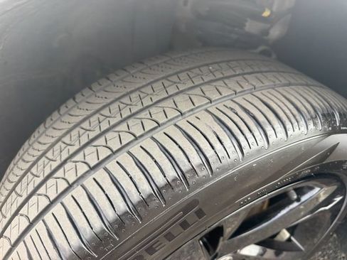 Certified 2023 Volkswagen Tiguan SE R-Line AWD/4WD image 28
