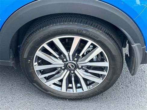 Used 2024 Nissan Kicks SV image 13