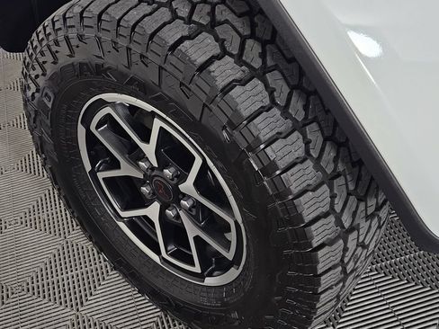 Used 2025 Jeep Gladiator Rubicon w/ Convenience Group AWD/4WD image 7
