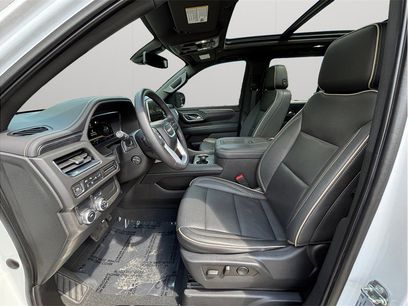 Used 2022 GMC Yukon SLT w/ SLT Premium Package