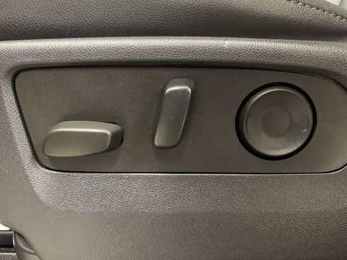 Used 2024 GMC Sierra 2500 SLT w/ SLT Convenience Package image 5