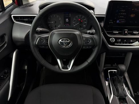 Used 2024 Toyota Corolla Cross LE FWD image 15