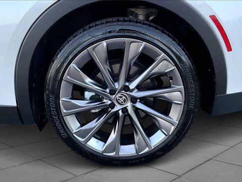 Used 2024 Toyota Crown Limited image 10