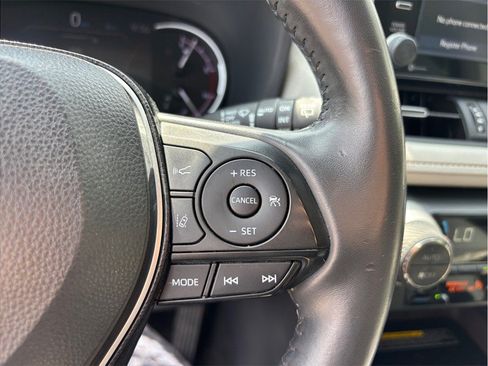 Used 2020 Toyota RAV4 Limited FWD image 29