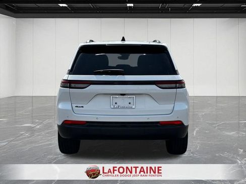 Used 2024 Jeep Grand Cherokee Altitude image 4