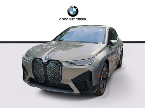 Used 2025 BMW iX xDrive50 AWD/4WD image 3