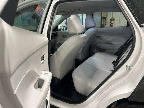 Used 2025 Hyundai Kona SEL FWD image 17