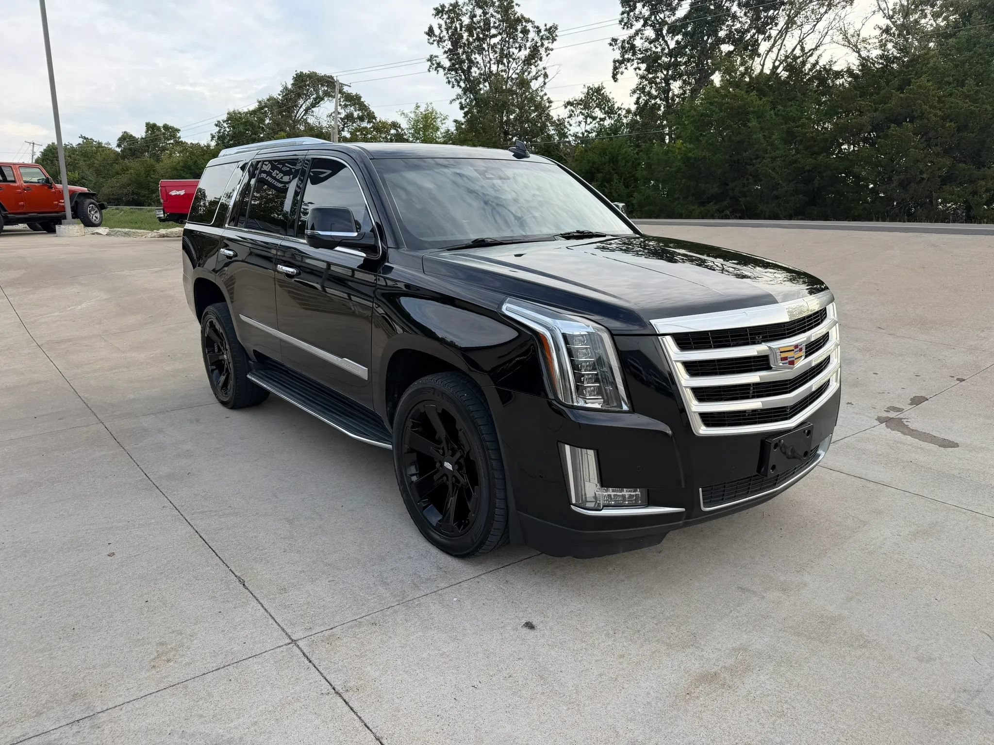 Used 2019 Cadillac Escalade Luxury AWD/4WD image 3