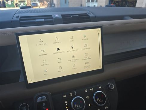 Used 2025 Land Rover Defender 90 S image 20