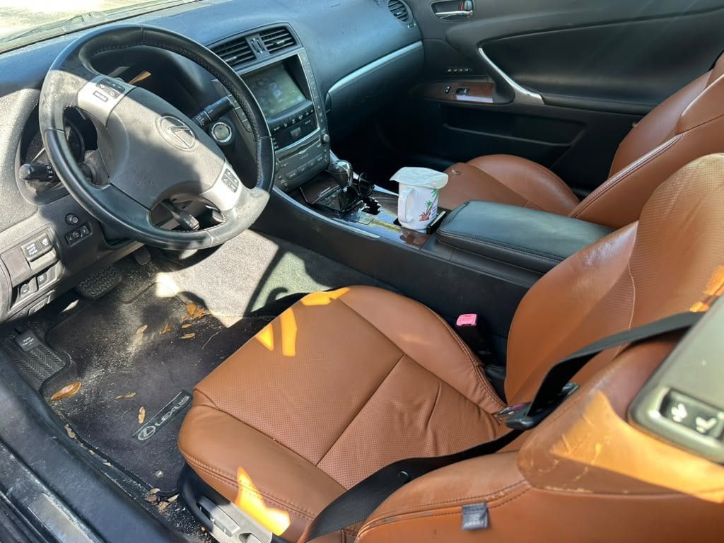 Used 2012 Lexus IS 250C w/ Luxury Pkg RWD image 3