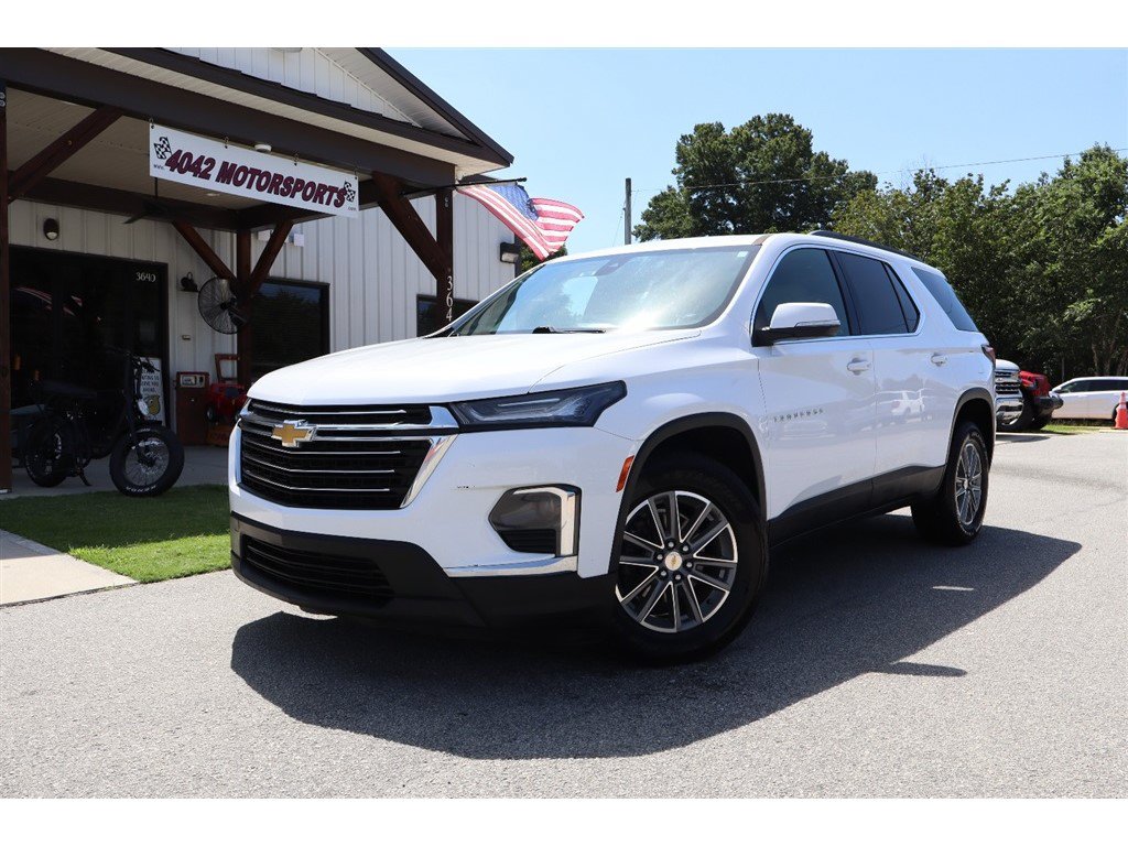Used 2023 Chevrolet Traverse LT w/ LPO, Cargo Package AWD/4WD image 2
