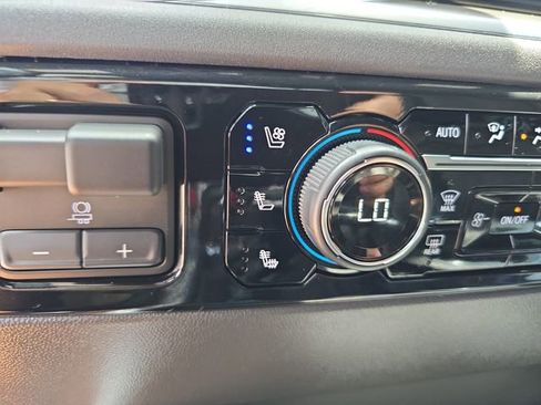 Certified 2025 Chevrolet Silverado 1500 High Country AWD/4WD image 22
