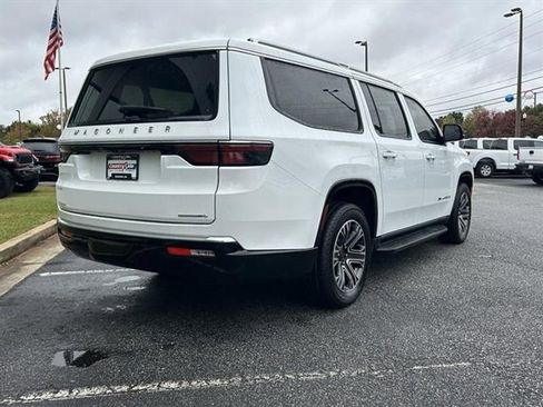 Used 2023 Jeep Wagoneer L Series II image 5