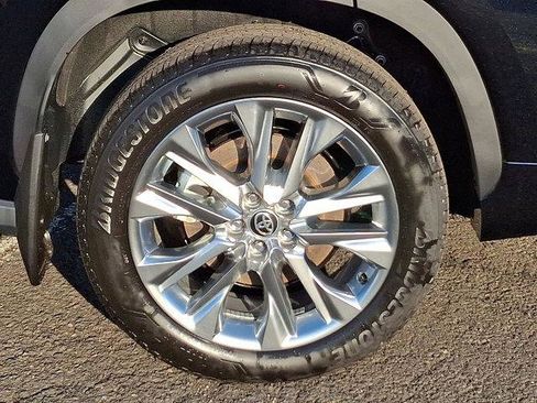 Certified 2026 Toyota Highlander Limited image 29