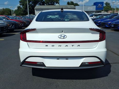 Used 2023 Hyundai Sonata SE w/ Preferred Accessory Package FWD image 6
