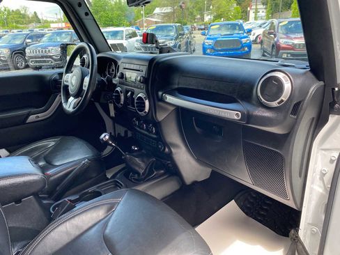 Used 2016 Jeep Wrangler Unlimited Rubicon AWD/4WD image 23