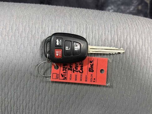 Used 2014 Toyota Corolla LE FWD image 30